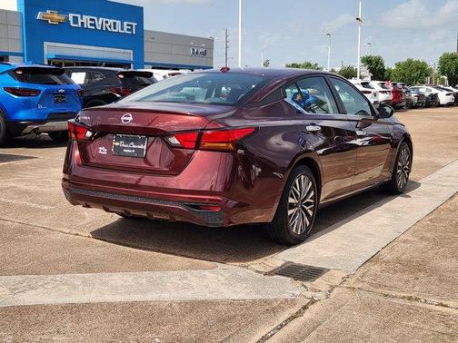 Garnet Pearl 2024 Nissan Altima 2.5 SV