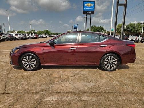 Garnet Pearl 2024 Nissan Altima 2.5 SV