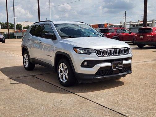 Silver Zynith 2024 Jeep Compass Latitude
