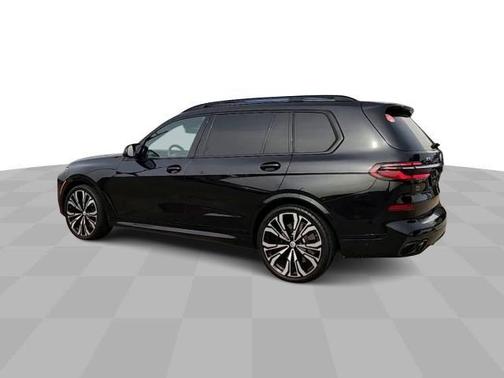 2023 BMW X7 M60i