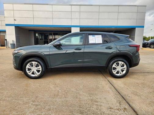 2025 Chevrolet Trax LS