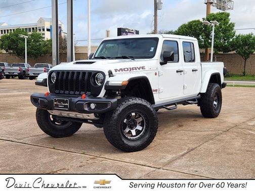 Bright White Clearcoat 2023 Jeep Gladiator Mojave