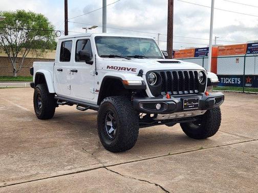 Bright White Clearcoat 2023 Jeep Gladiator Mojave