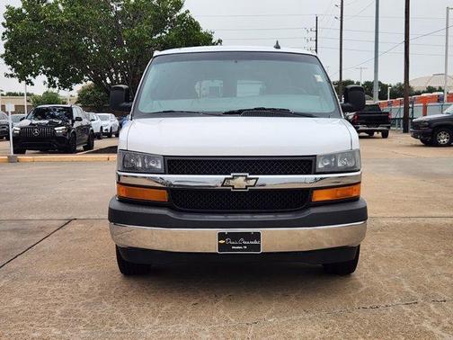 Summit White 2017 Chevrolet Express 3500 LT