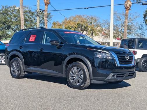 2025 Nissan Pathfinder SV