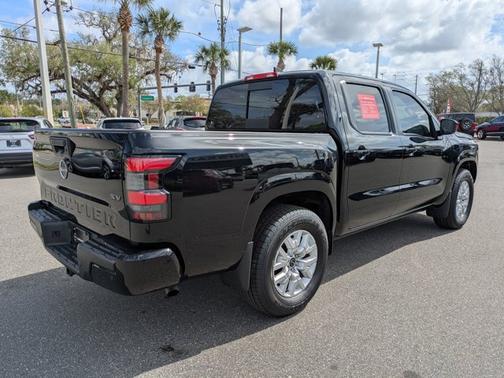 Black 2024 Nissan Frontier SV