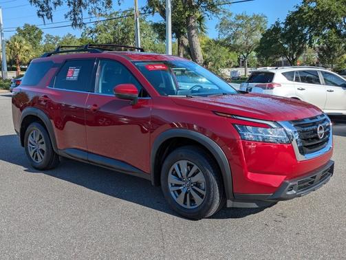 2022 Nissan Pathfinder SV