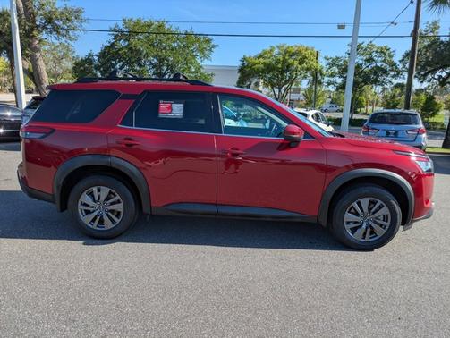 2022 Nissan Pathfinder SV