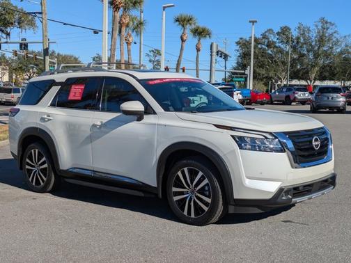 2023 Nissan Pathfinder Platinum