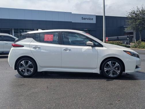 2022 Nissan Leaf SV