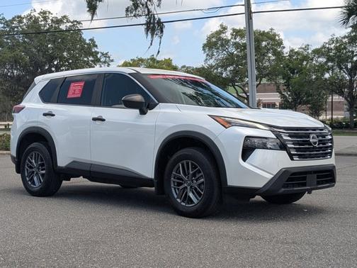 Everest White P 2025 Nissan Rogue S