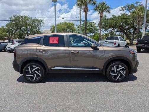 Canyon Bronze M 2025 Nissan Kicks SV