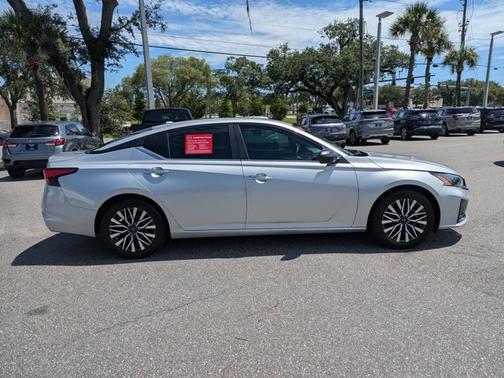 Brilliant Silver Metallic 2024 Nissan Altima 2.5 SV
