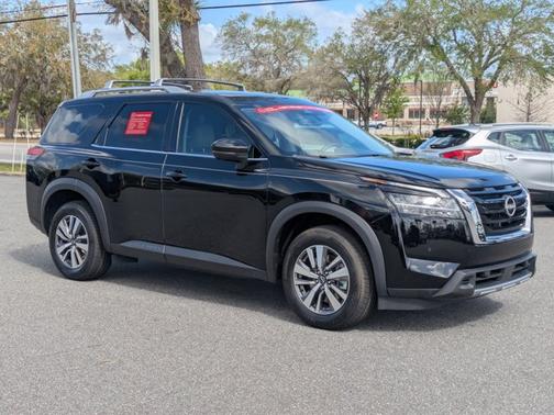Black 2023 Nissan Pathfinder SL