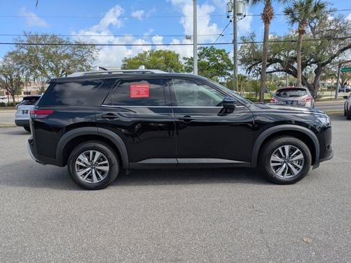 Black 2023 Nissan Pathfinder SL
