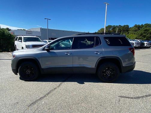 2022 GMC Acadia AT4