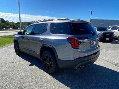 2022 GMC Acadia AT4