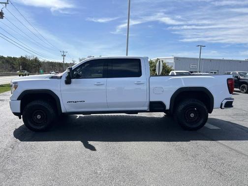Summit White 2022 GMC Sierra 2500 AT4
