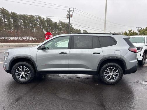 2025 GMC Acadia AT4