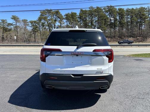White Frost Tri-Coat 2023 GMC Acadia AT4