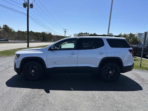 White Frost Tri-Coat 2023 GMC Acadia AT4