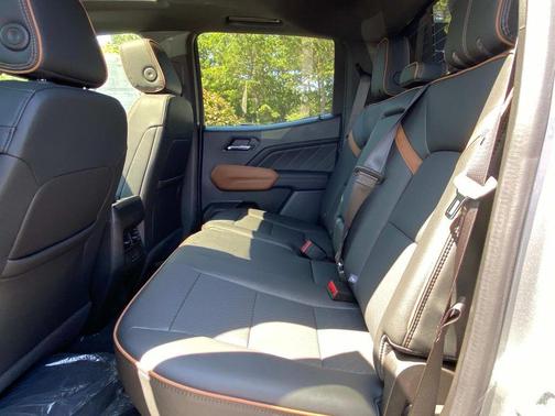 2025 GMC Canyon AT4