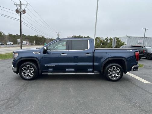 Pacific Blue Metallic 2022 GMC Sierra 1500 SLT