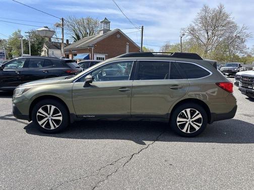 Wilderness Green Metallic 2018 Subaru Outback 2.5i Limited