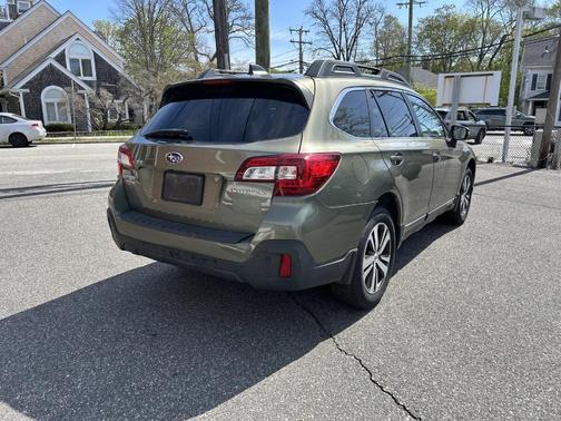Wilderness Green Metallic 2018 Subaru Outback 2.5i Limited