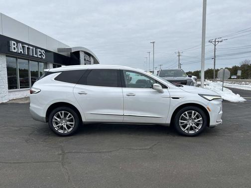 2023 Buick Enclave Essence
