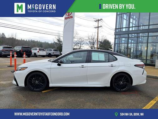 Wind Chill Pearl/Midnight Black Metallic 2024 Toyota Camry XSE