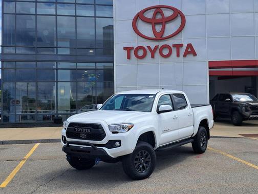 Ice Cap 2023 Toyota Tacoma SR5
