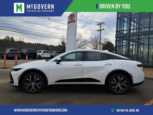 Oxygen White 2023 Toyota Crown Limited