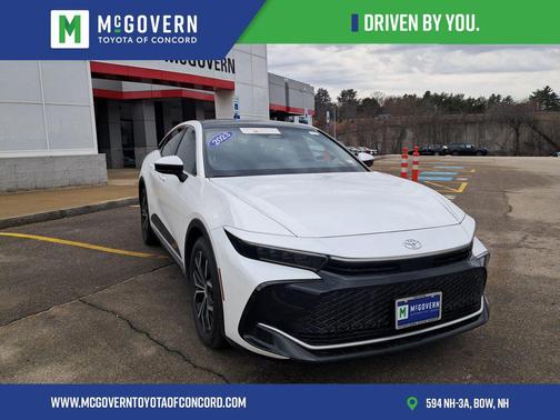 Oxygen White 2023 Toyota Crown Limited