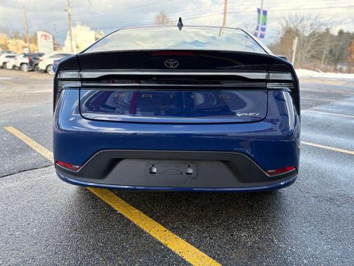 2026 Toyota Prius Plug-In Hybrid SE