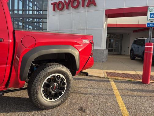 2025 Toyota Tacoma Hybrid TRD Off Road