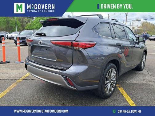 Magnetic Gray Metallic 2023 Toyota Highlander Platinum