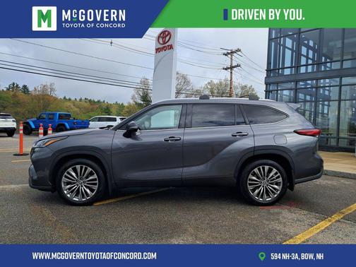 Magnetic Gray Metallic 2023 Toyota Highlander Platinum
