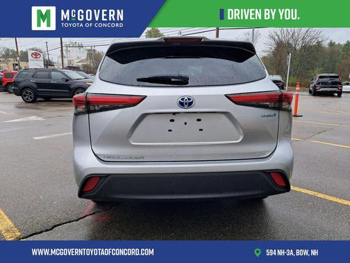 Celestial Silver Metallic 2023 Toyota Highlander Hybrid XLE