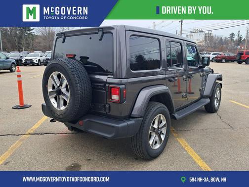 Granite Crystal Metallic Clearcoat 2022 Jeep Wrangler Unlimited Sahara