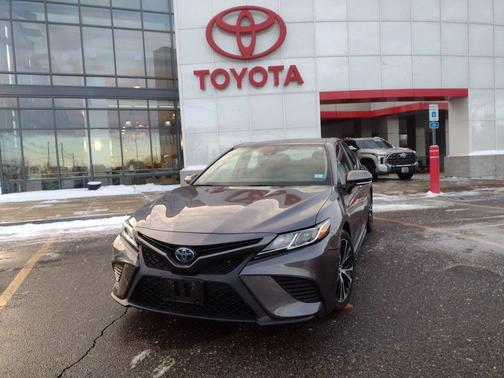 2019 Toyota Camry Hybrid SE