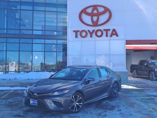 2019 Toyota Camry Hybrid SE