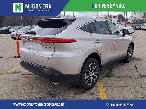 Titanium Glow 2022 Toyota Venza LE