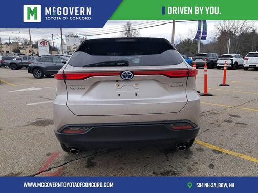 Titanium Glow 2022 Toyota Venza LE