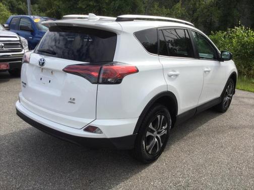 Super White 2016 Toyota RAV4 LE