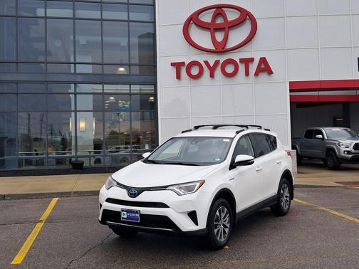 Super White 2018 Toyota RAV4 Hybrid LE