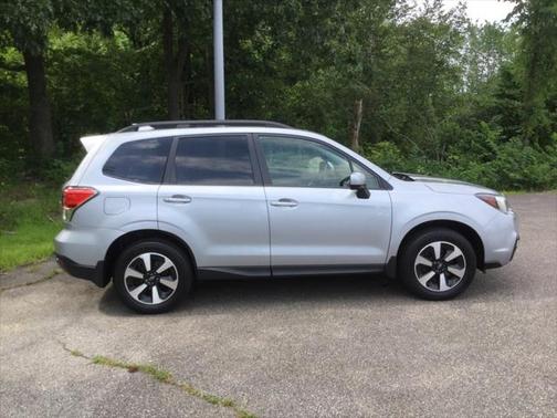 Ice Silver Metallic 2017 Subaru Forester 2.5i Premium