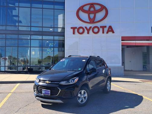 Mosaic Black Metallic 2017 Chevrolet Trax LT