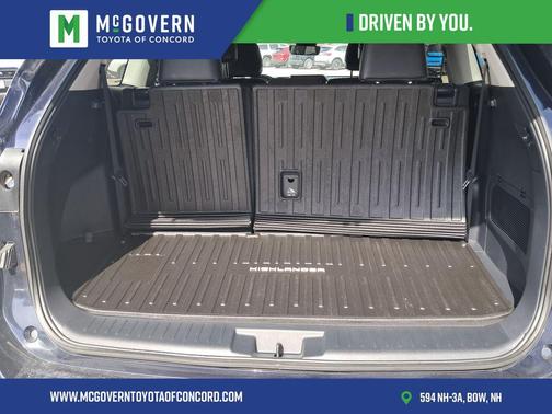 Moon Dust 2022 Toyota Highlander Hybrid XLE