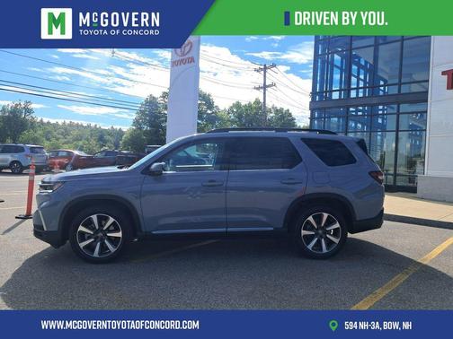 Gray 2023 Honda Pilot AWD Elite